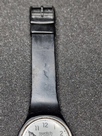 🕰 Rare 1983 Swatch GB001 – Classic Black & White – 34mm