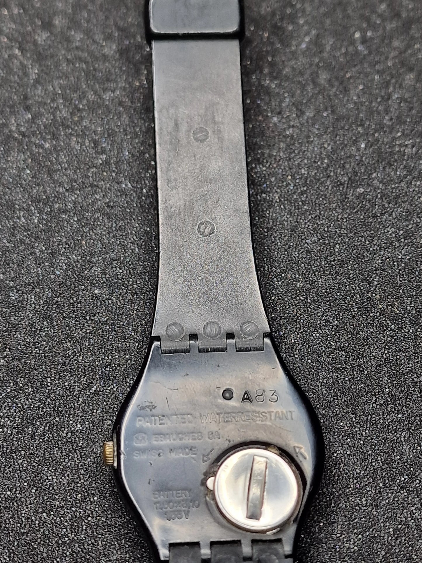 🕰 Rare 1983 Swatch GB001 – Classic Black & White – 34mm