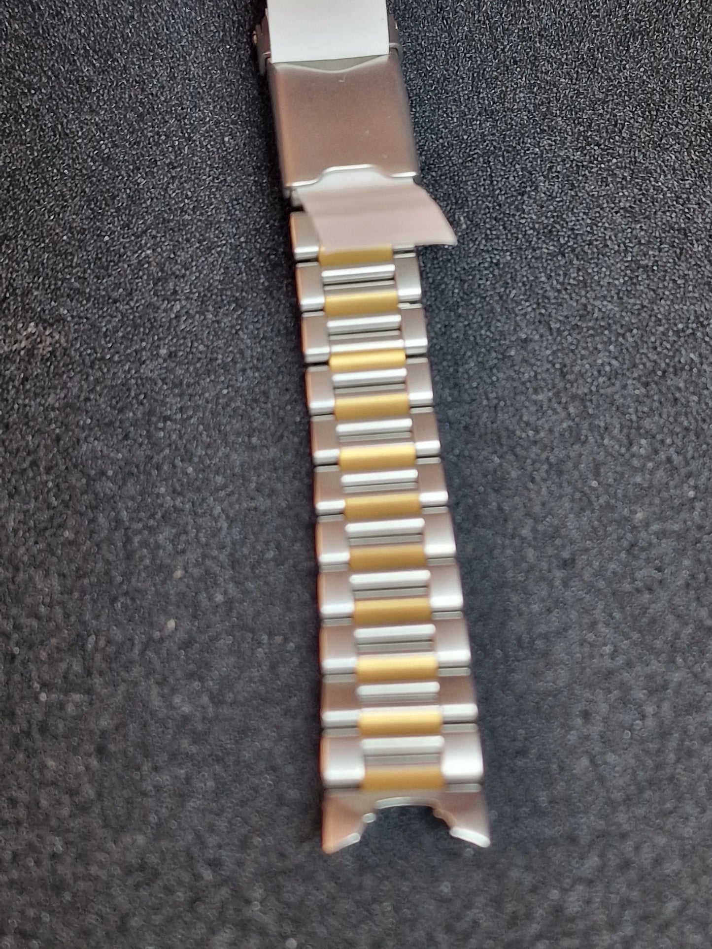 🔹 Original TAG Heuer Stainless Steel & Gold-Tone Bracelet – Ref. BB0519 🔹