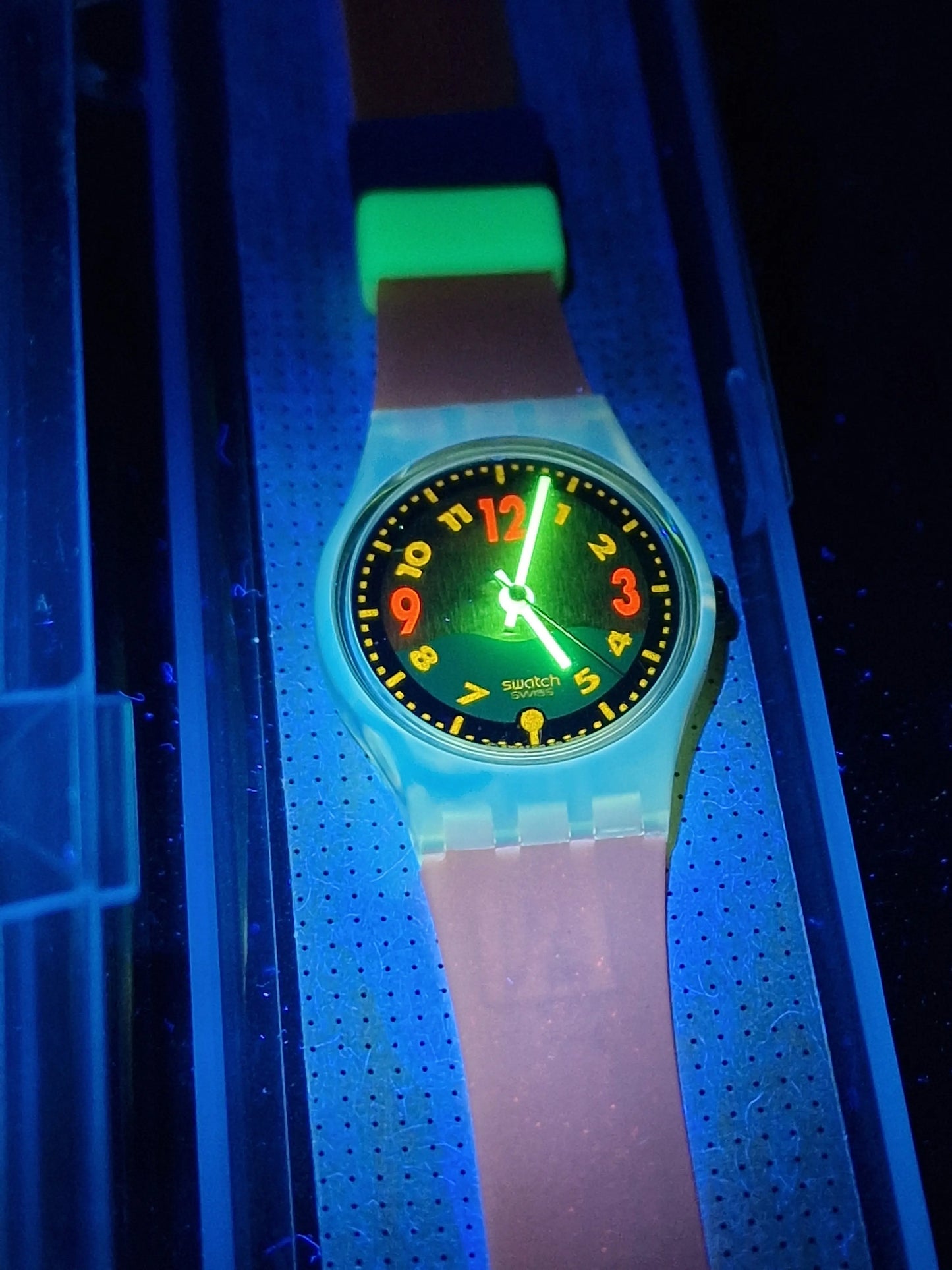 🌸 Swatch Lady LK122 "Strawberry Fields" – 1991