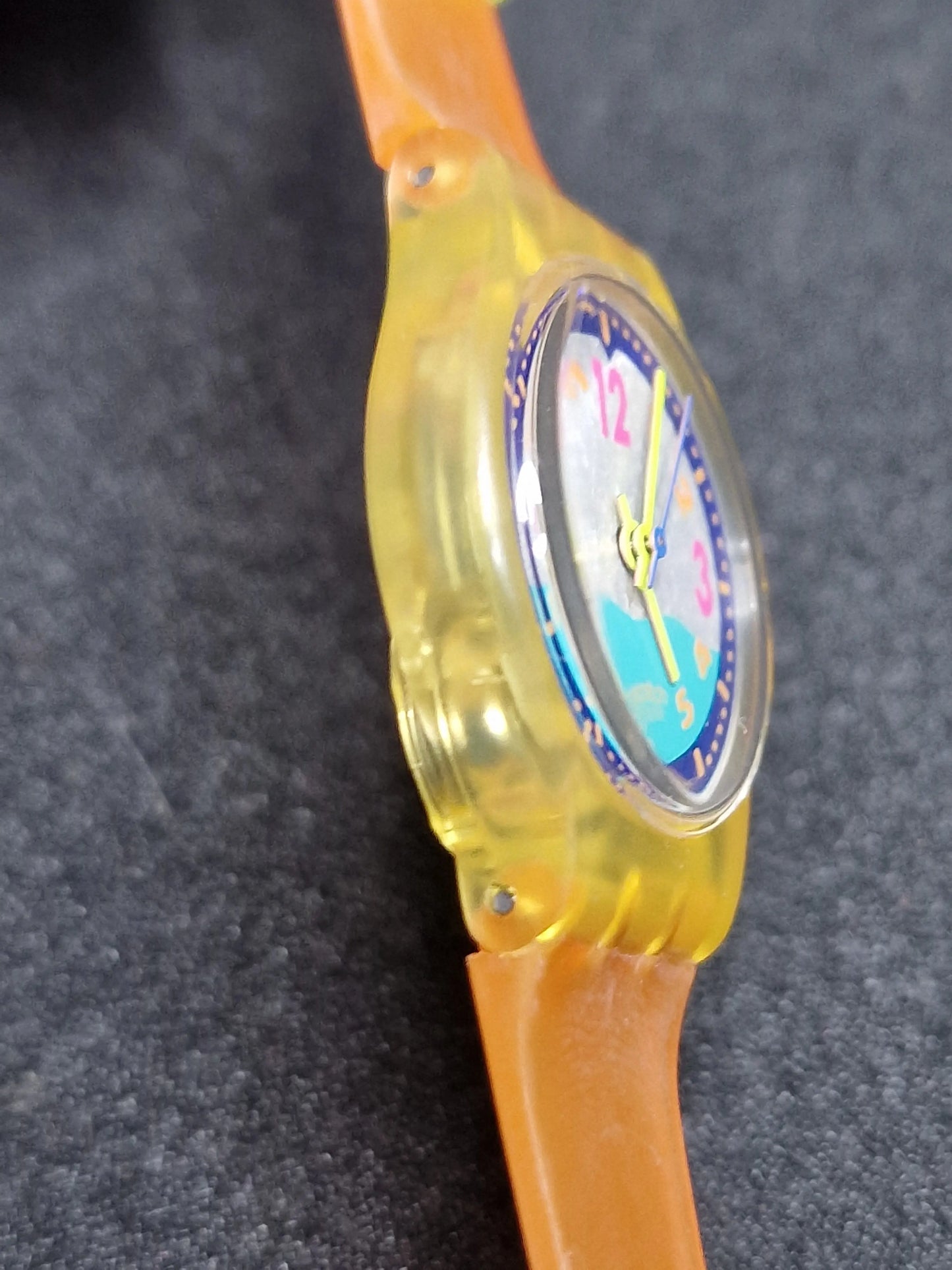 🌸 Swatch Lady LK122 "Strawberry Fields" – 1991