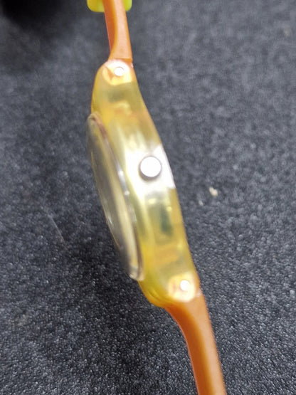 🌸 Swatch Lady LK122 "Strawberry Fields" – 1991