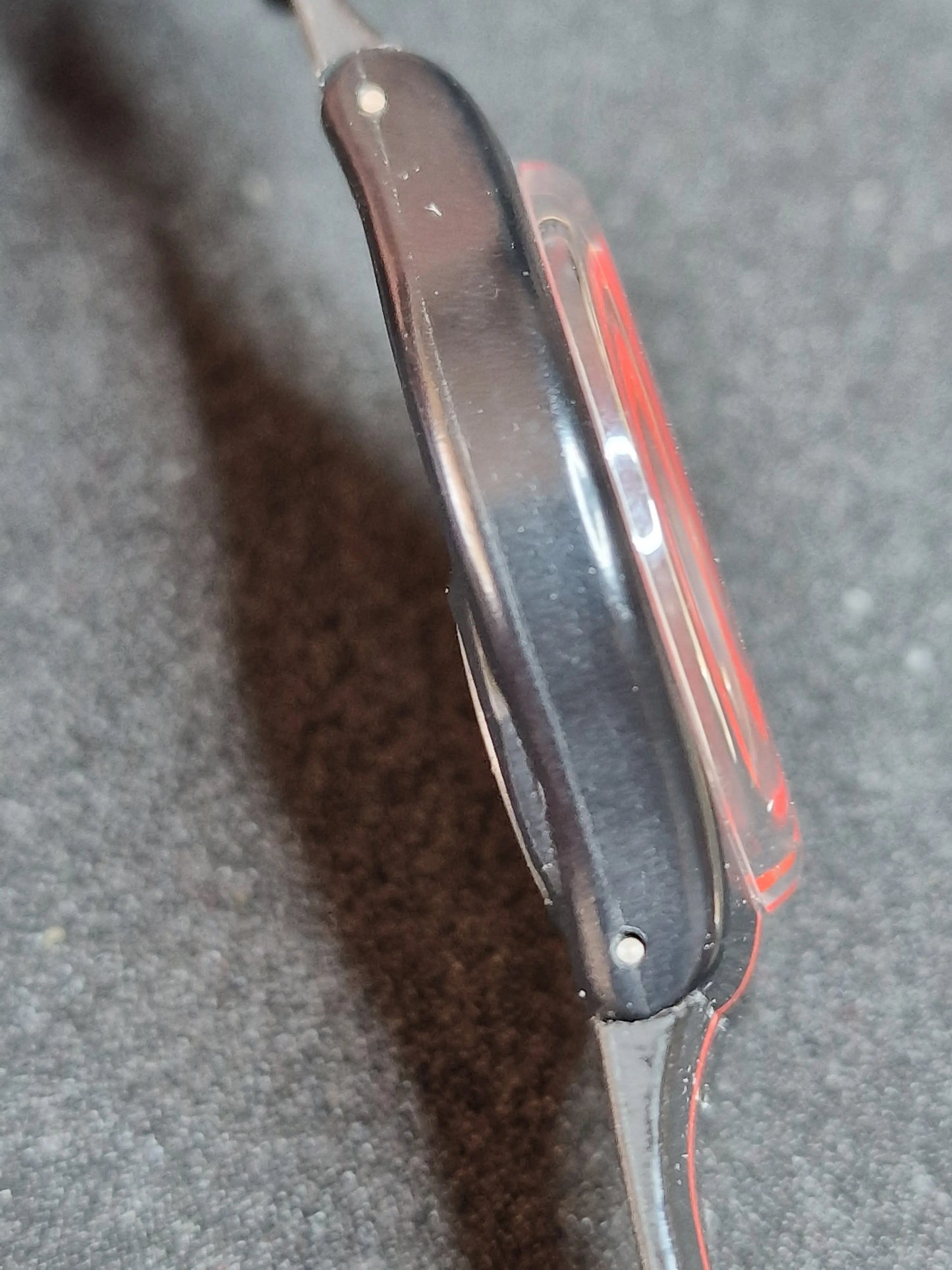 🟥 Swatch GZ119 – Rouge sur Blackout – Heinz Julen – Limited Art Edition