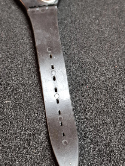 🟥 Swatch GZ119 – Rouge sur Blackout – Heinz Julen – Limited Art Edition