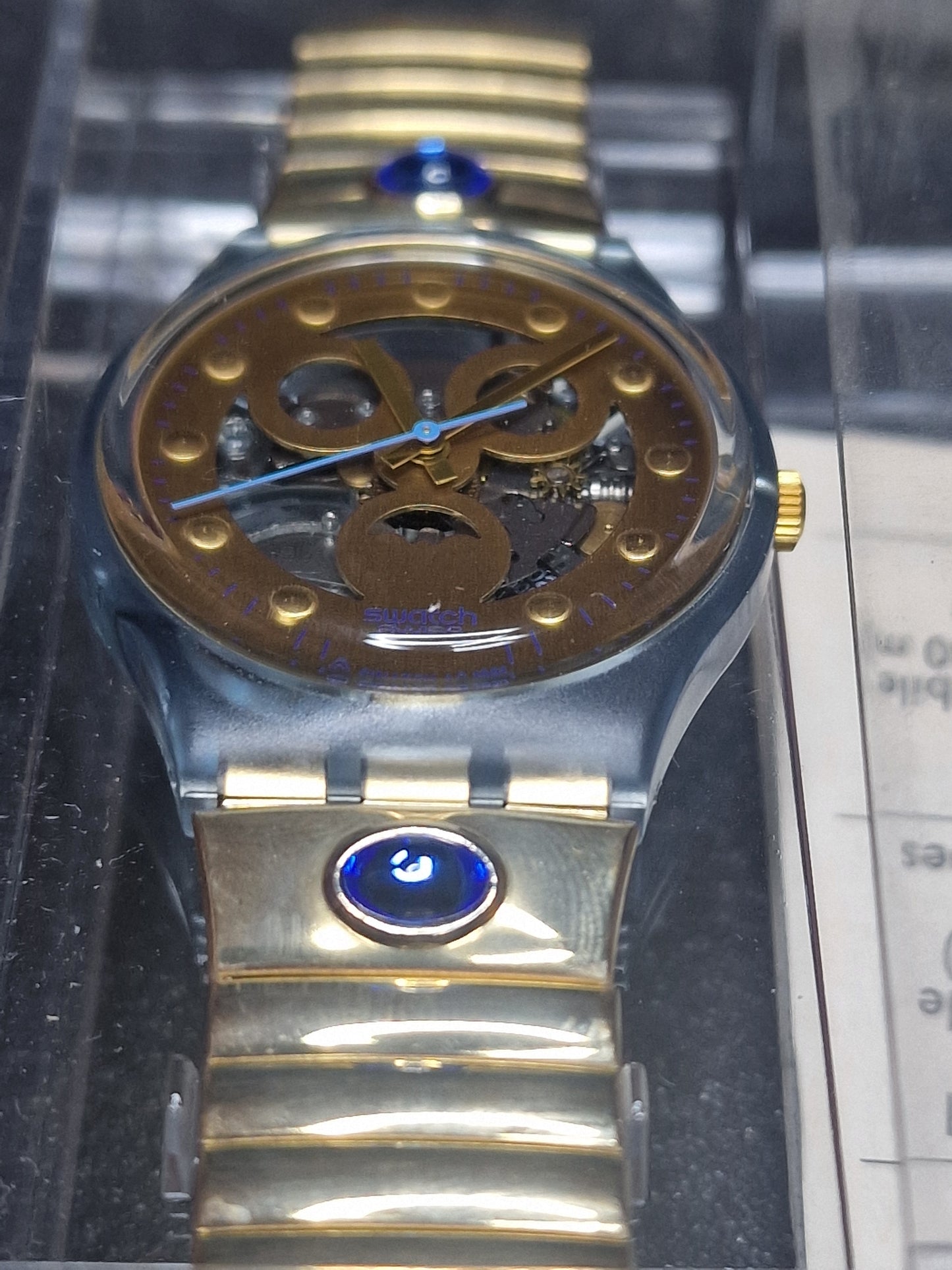 🕒 Swatch Flex GN123 “Gold Smile” (1992) – Rare Vintage Skeleton Watch