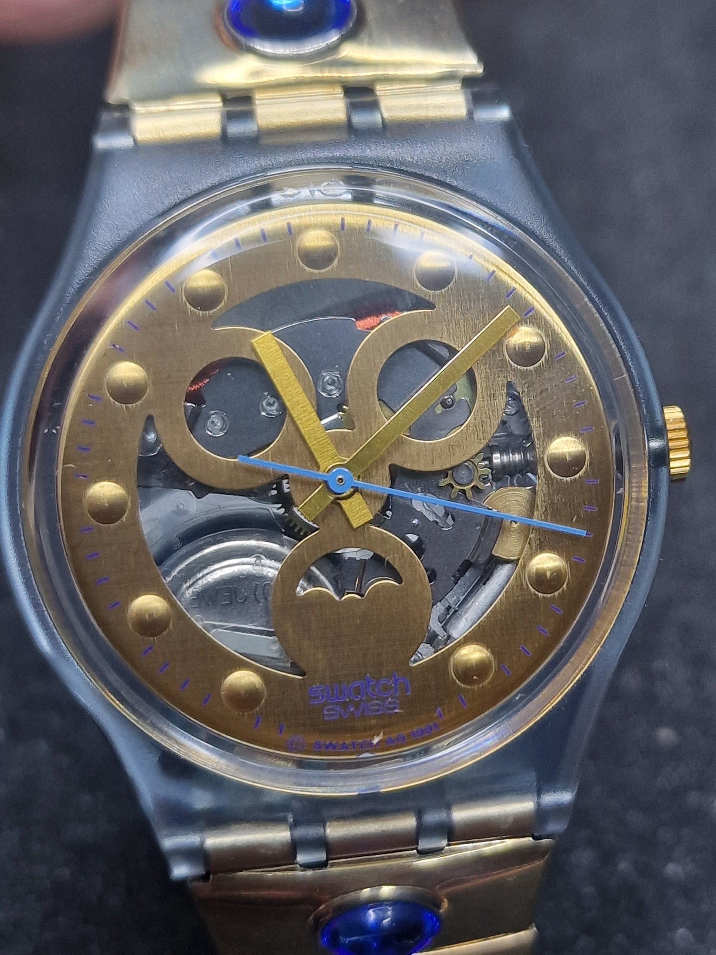 🕒 Swatch Flex GN123 “Gold Smile” (1992) – Rare Vintage Skeleton Watch