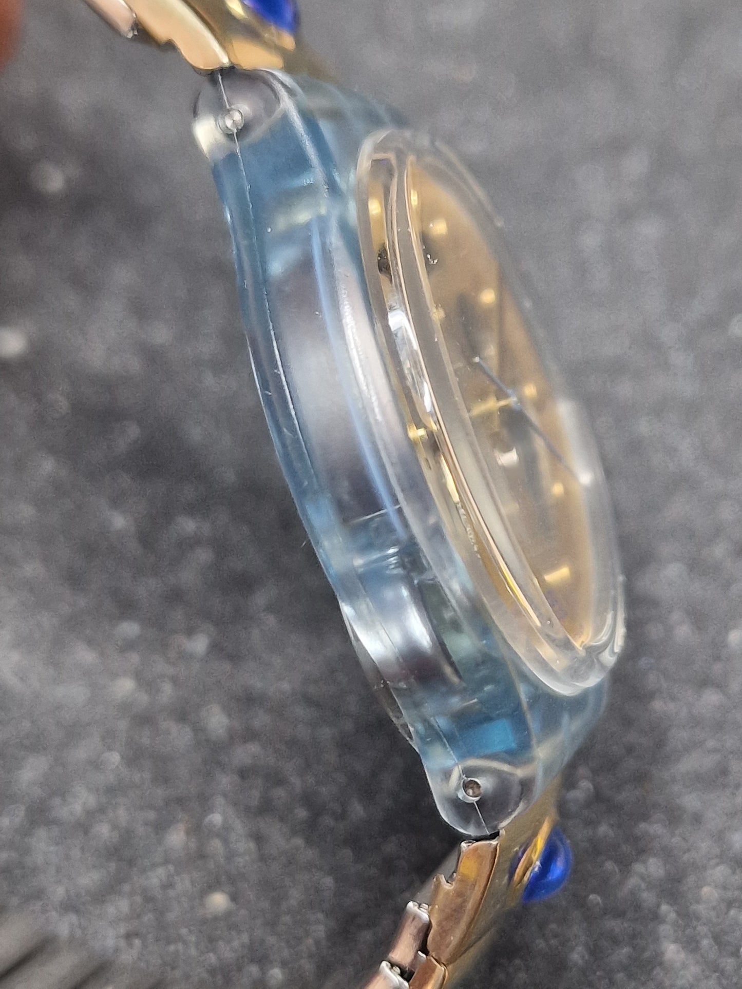 🕒 Swatch Flex GN123 “Gold Smile” (1992) – Rare Vintage Skeleton Watch