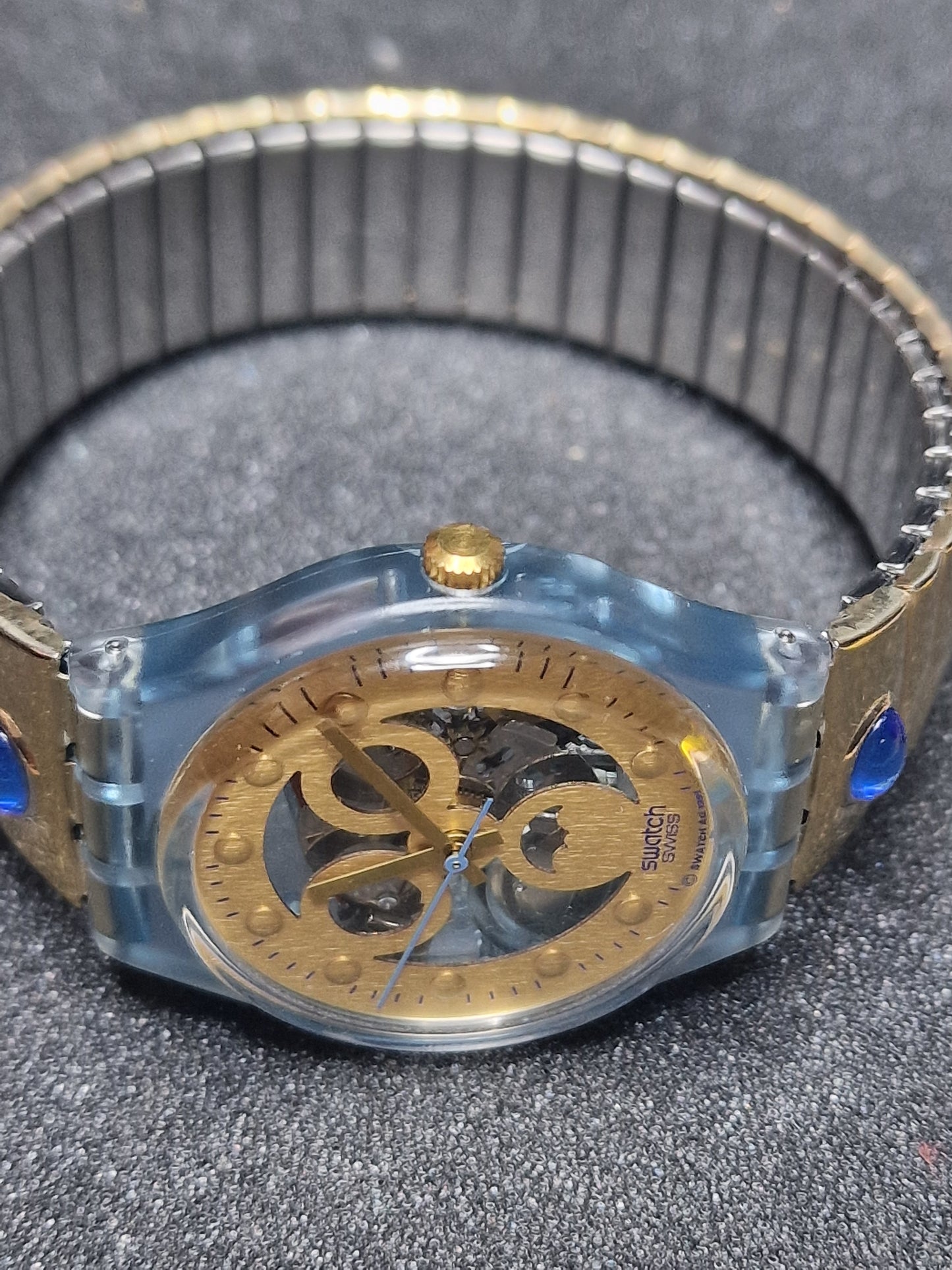 🕒 Swatch Flex GN123 “Gold Smile” (1992) – Rare Vintage Skeleton Watch