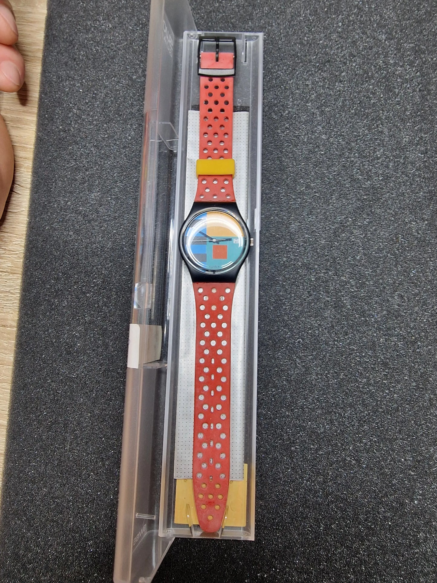 🎨 Swatch GB408 “Needles” (1987) – Bauhaus Geometric Classic