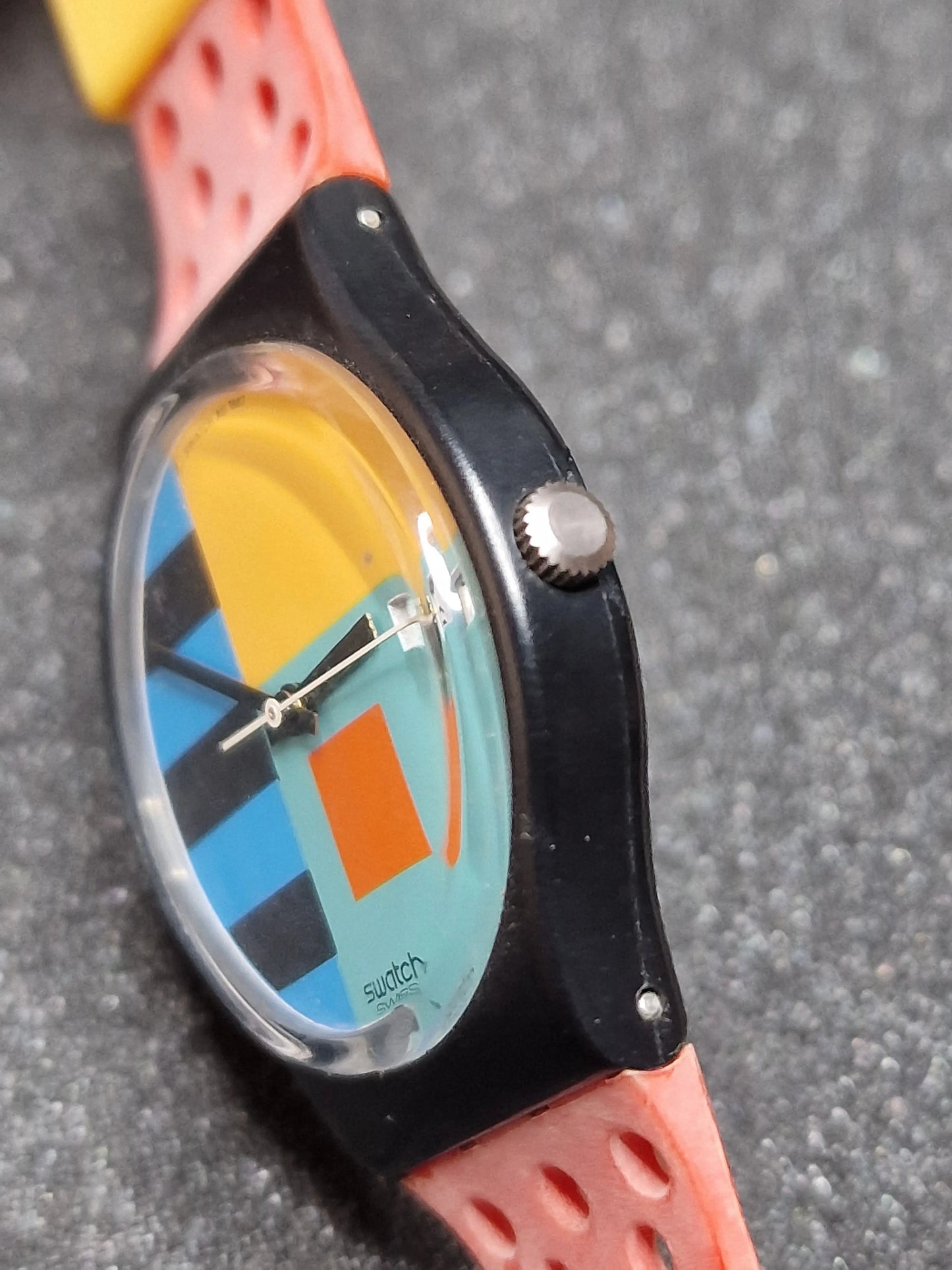 🎨 Swatch GB408 “Needles” (1987) – Bauhaus Geometric Classic
