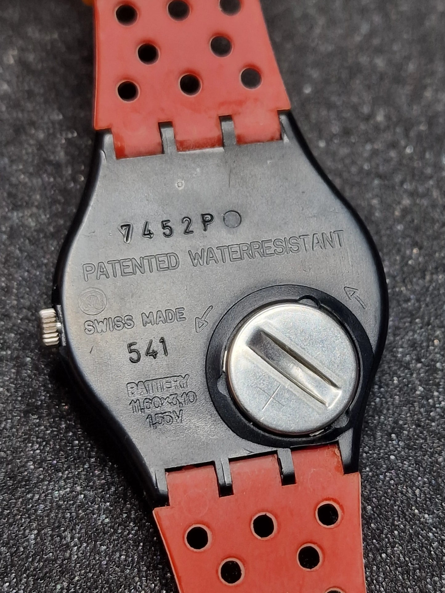 🎨 Swatch GB408 “Needles” (1987) – Bauhaus Geometric Classic