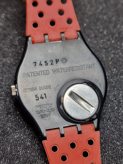 🎨 Swatch GB408 “Needles” (1987) – Bauhaus Geometric Classic