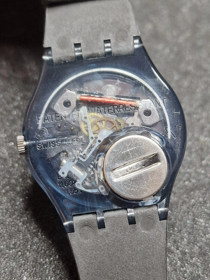 ⌚ Swatch GM108 “Nuni” (1991) – Minimal 90s Design Classic