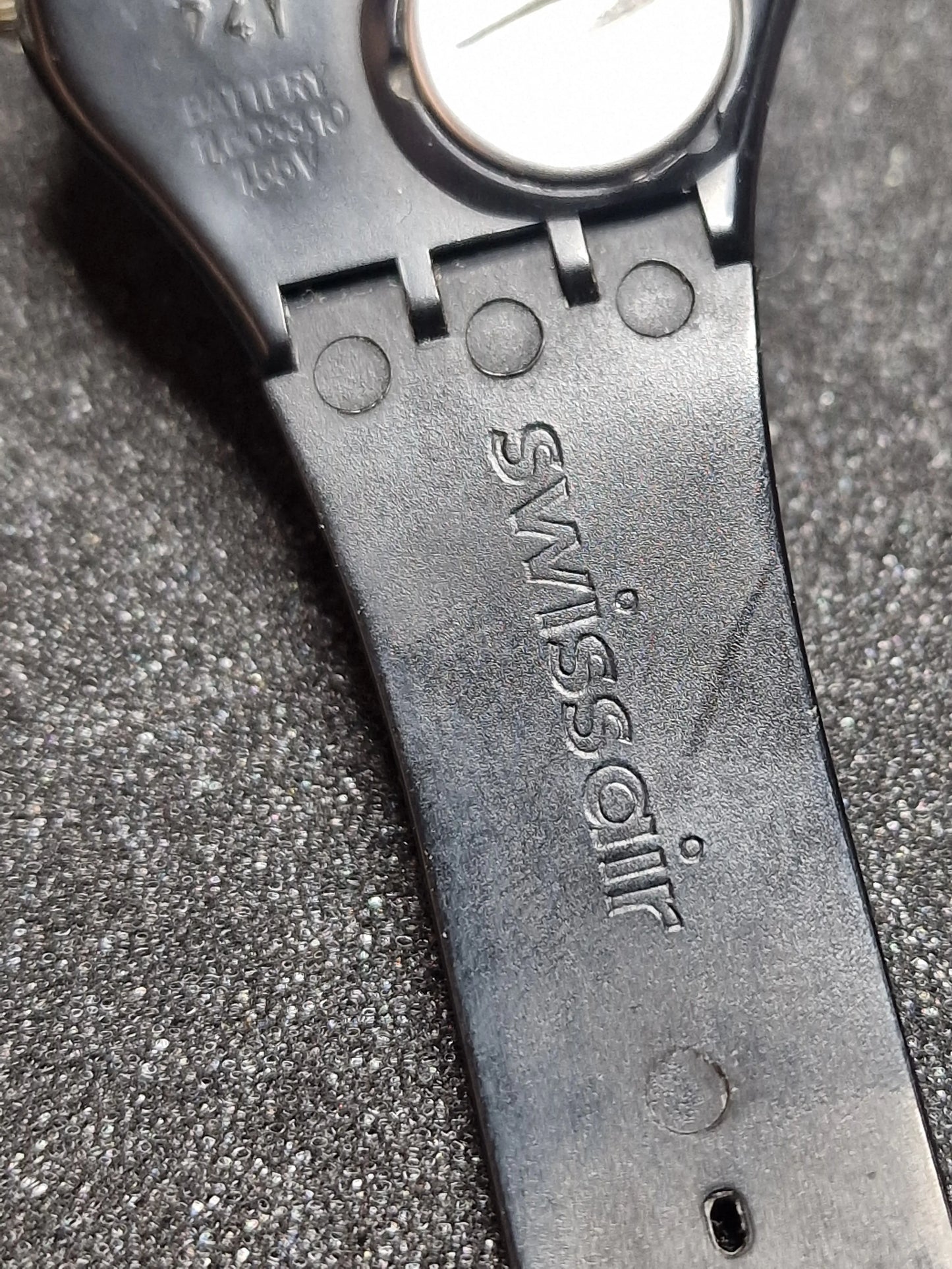 ✈️ Swatch GB703 “Swissair” (1986) – Rare Airline Edition