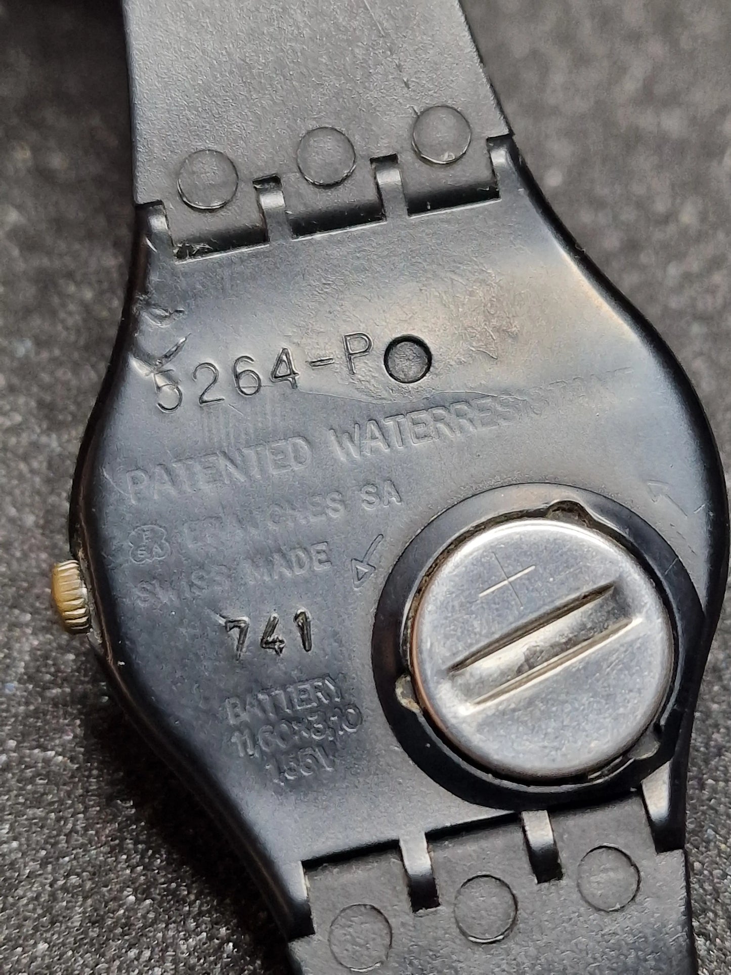 ✈️ Swatch GB703 “Swissair” (1986) – Rare Airline Edition