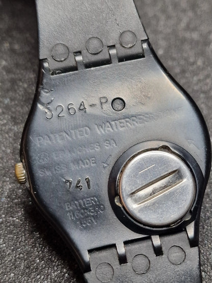 ✈️ Swatch GB703 “Swissair” (1986) – Rare Airline Edition