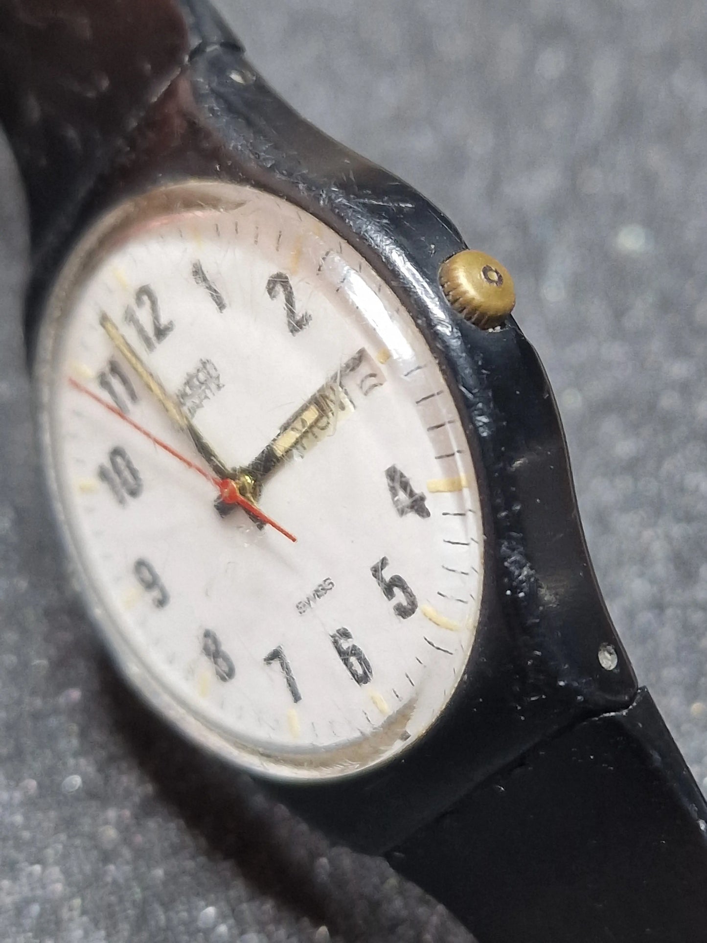 ✈️ Swatch GB703 “Swissair” (1986) – Rare Airline Edition