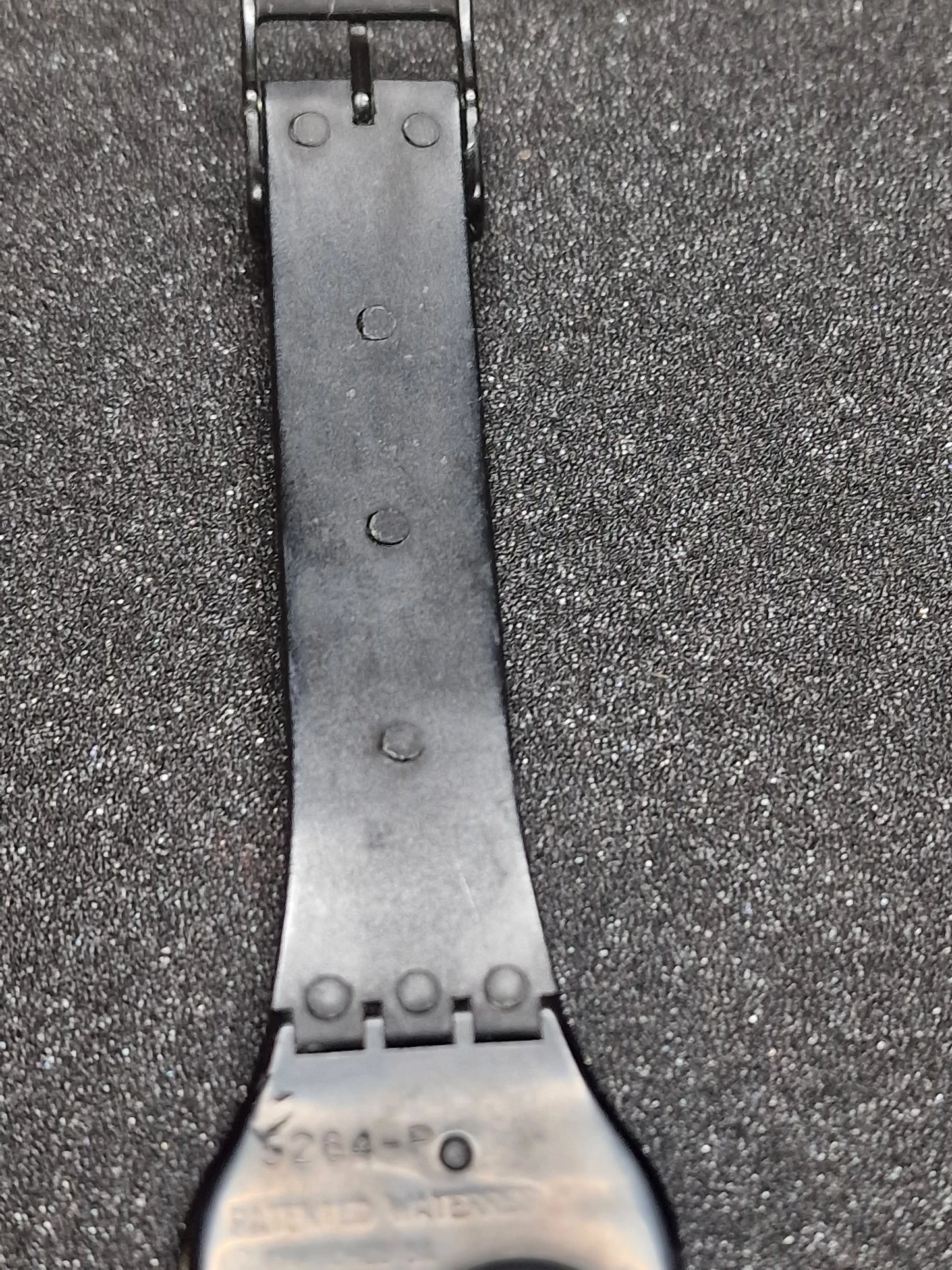 ✈️ Swatch GB703 “Swissair” (1986) – Rare Airline Edition