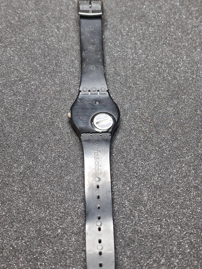 ✈️ Swatch GB703 “Swissair” (1986) – Rare Airline Edition