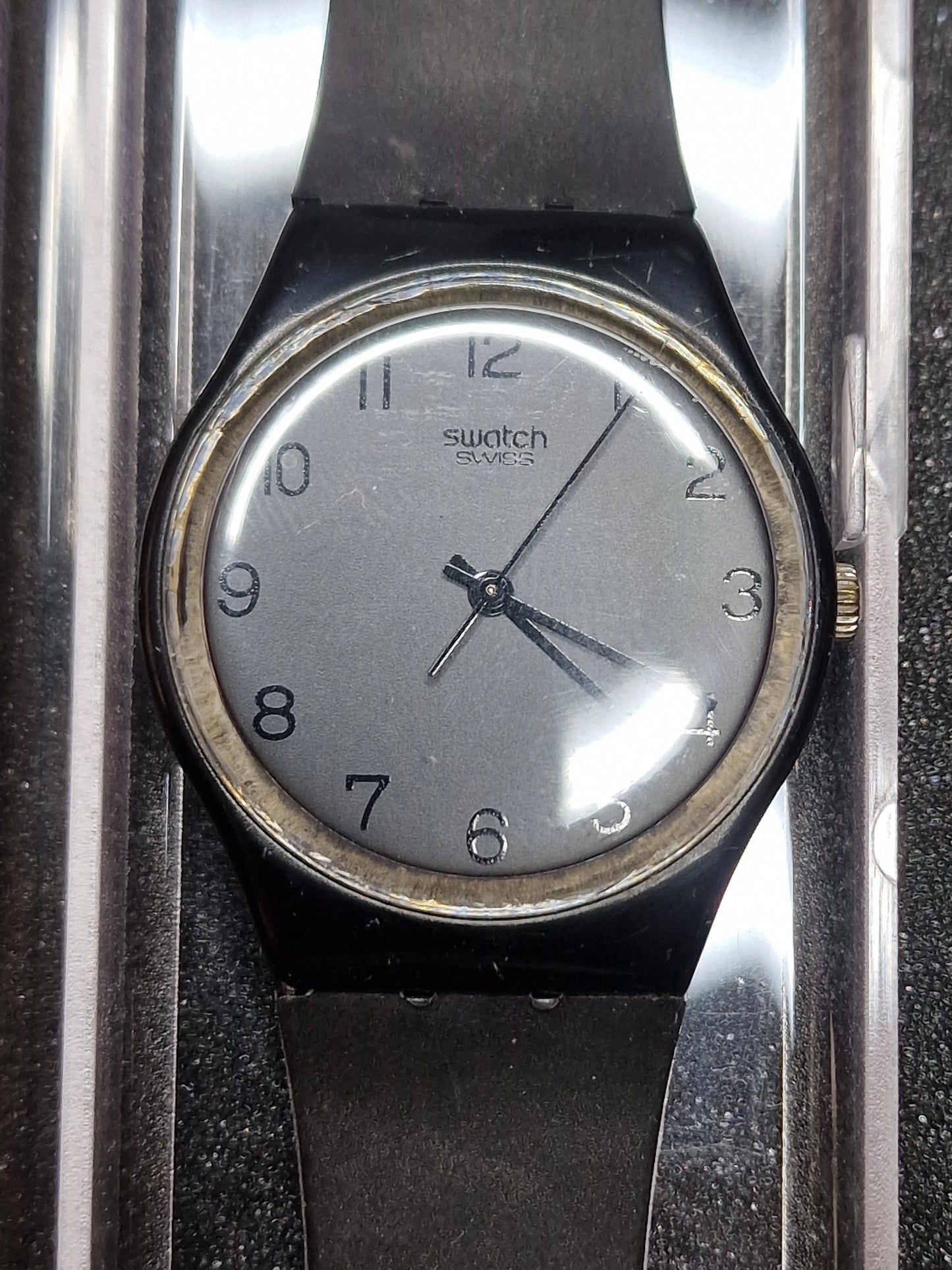 🖤 Swatch GB105 “Blackout” (1985) – Minimalist Classic