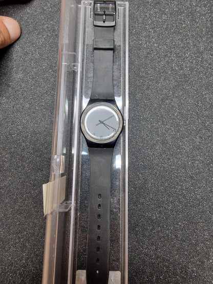 🖤 Swatch GB105 “Blackout” (1985) – Minimalist Classic