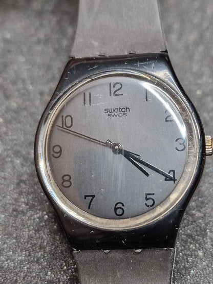🖤 Swatch GB105 “Blackout” (1985) – Minimalist Classic