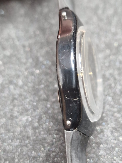 🖤 Swatch GB105 “Blackout” (1985) – Minimalist Classic