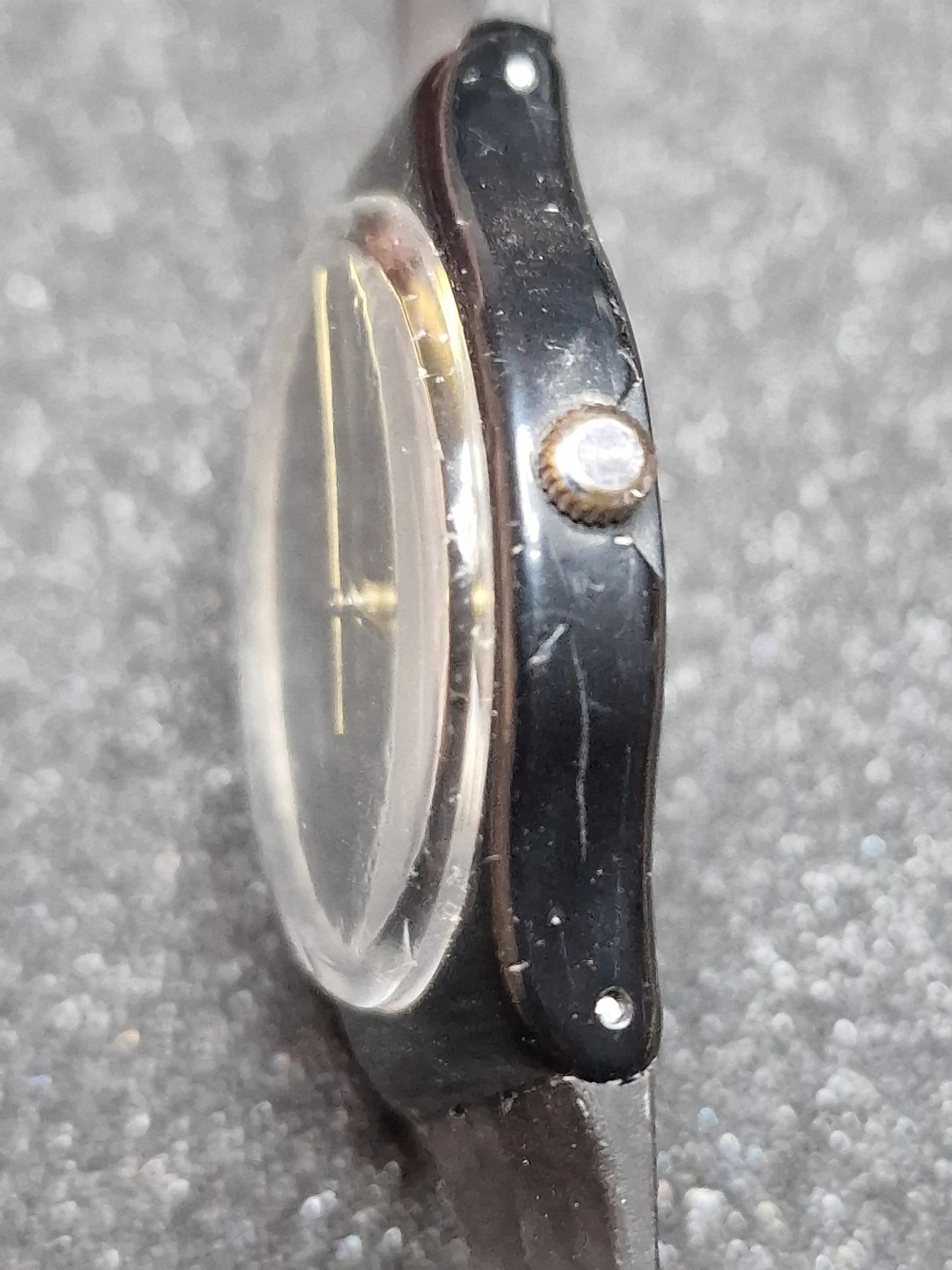 🖤 Swatch GB105 “Blackout” (1985) – Minimalist Classic