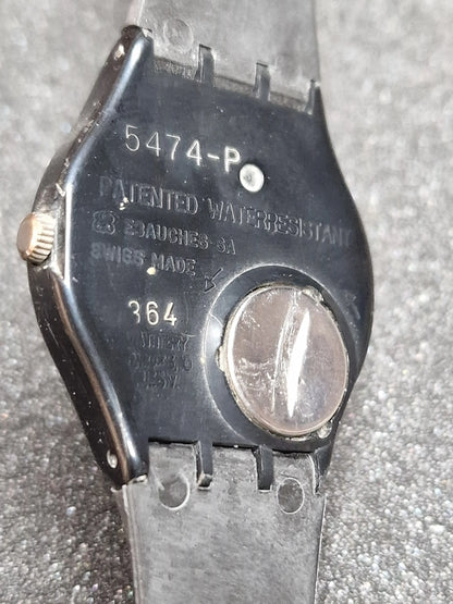 🖤 Swatch GB105 “Blackout” (1985) – Minimalist Classic