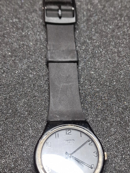 🖤 Swatch GB105 “Blackout” (1985) – Minimalist Classic