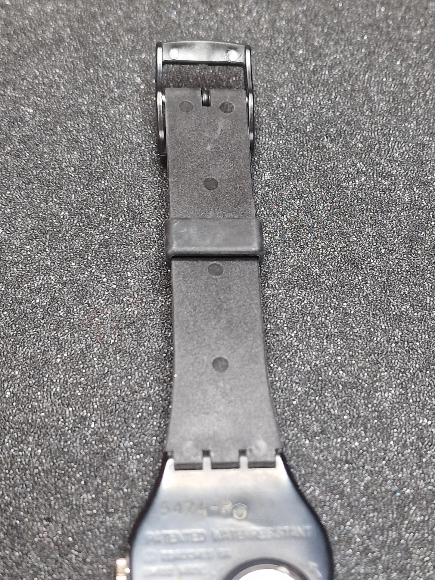 🖤 Swatch GB105 “Blackout” (1985) – Minimalist Classic