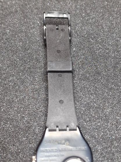 🖤 Swatch GB105 “Blackout” (1985) – Minimalist Classic