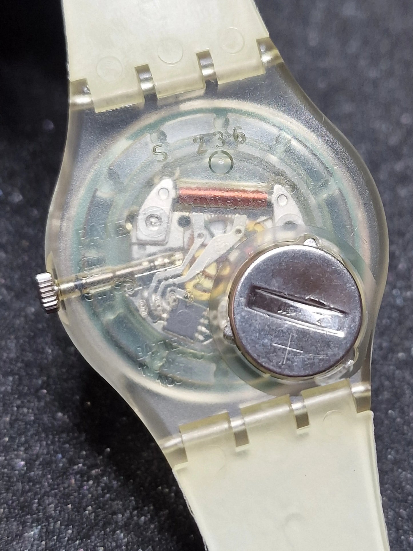 🌍 Swatch GZ126 “The People” (1992) – 100 Million Celebration Edition