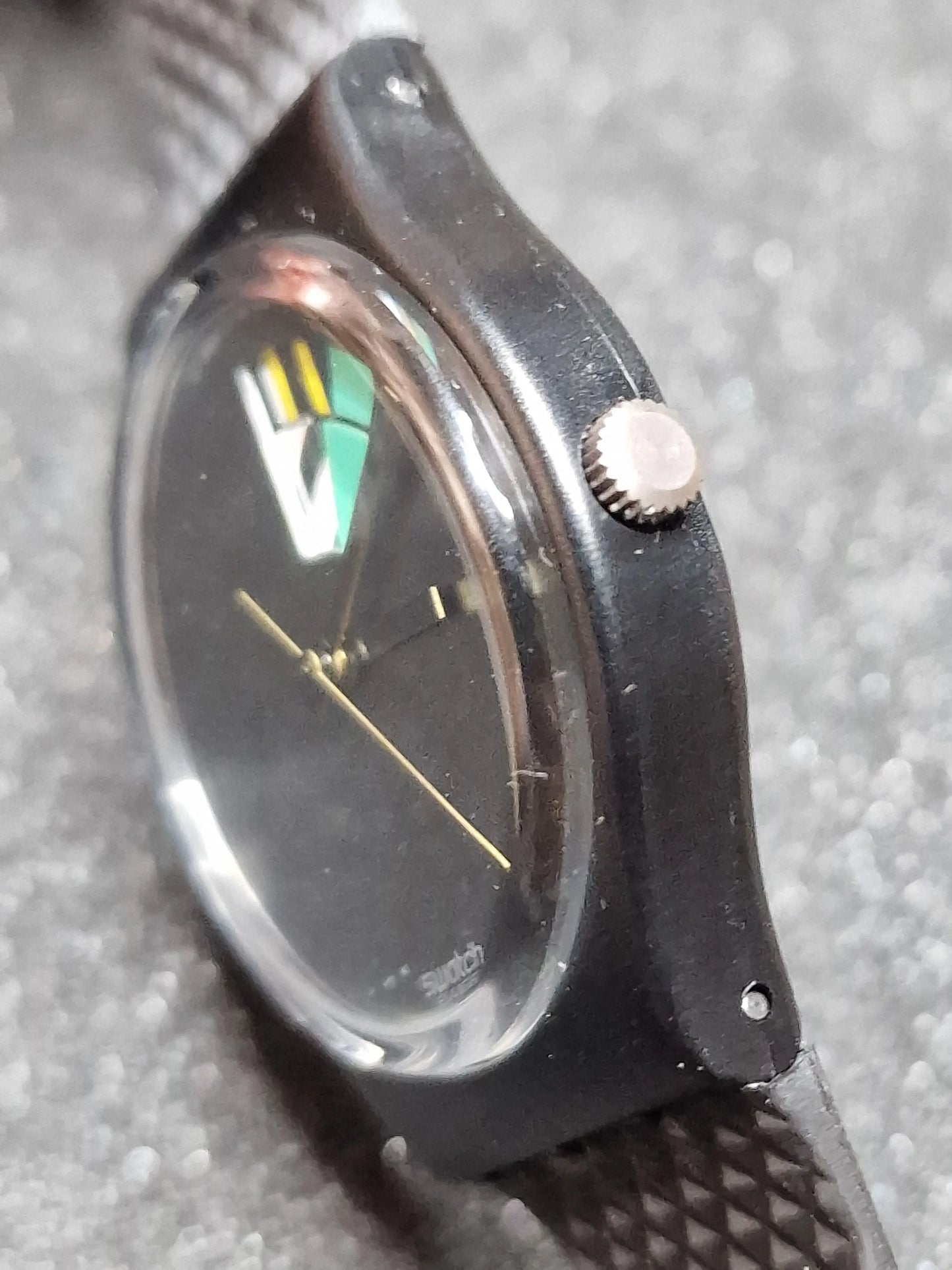 🖤 Swatch GB715 “Color Windows” (1989) – Geometric Minimalism