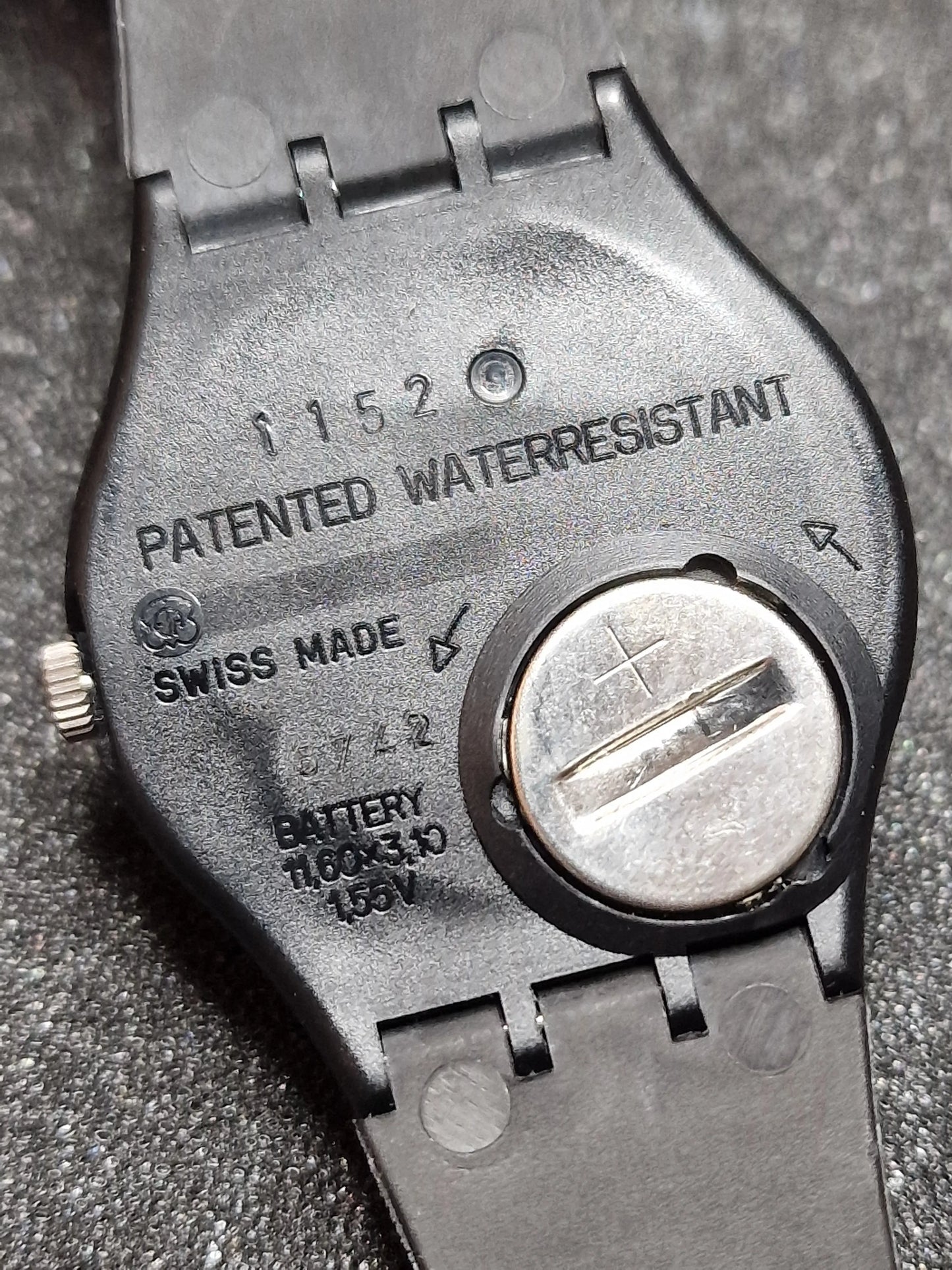 🖤 Swatch GB715 “Color Windows” (1989) – Geometric Minimalism