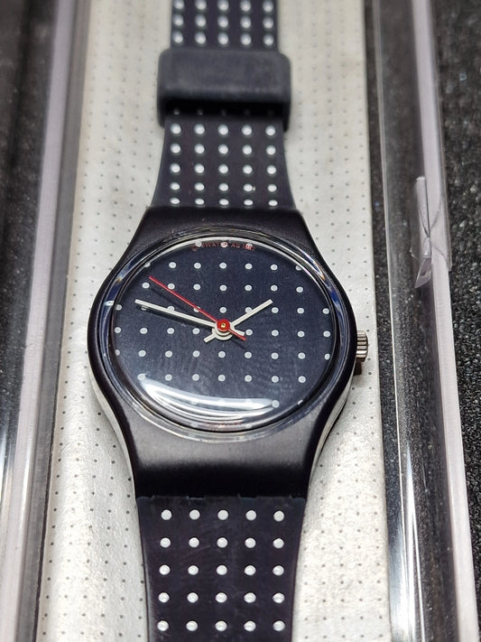 ⚪ Swatch Lady LN104 “Biarritz” (1988) – Elegant Polka Dot Classic
