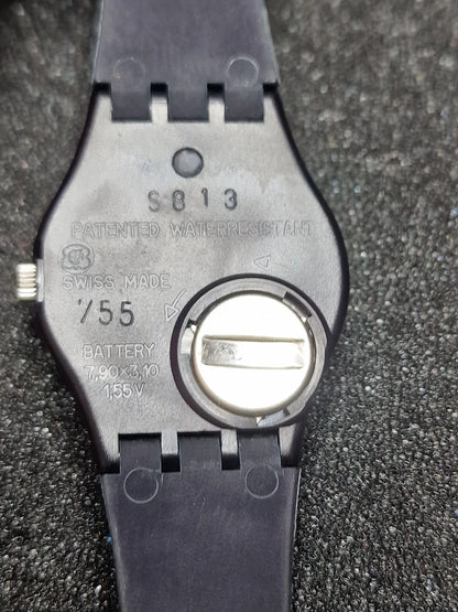 ⚪ Swatch Lady LN104 “Biarritz” (1988) – Elegant Polka Dot Classic