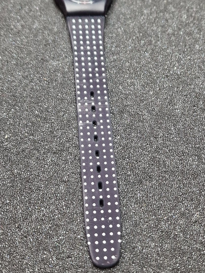 ⚪ Swatch Lady LN104 “Biarritz” (1988) – Elegant Polka Dot Classic