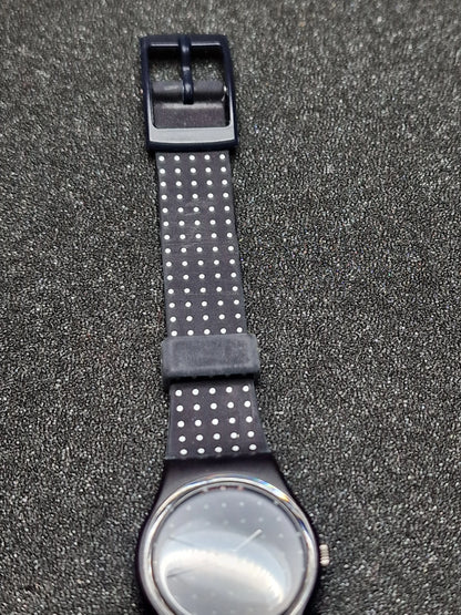 ⚪ Swatch Lady LN104 “Biarritz” (1988) – Elegant Polka Dot Classic