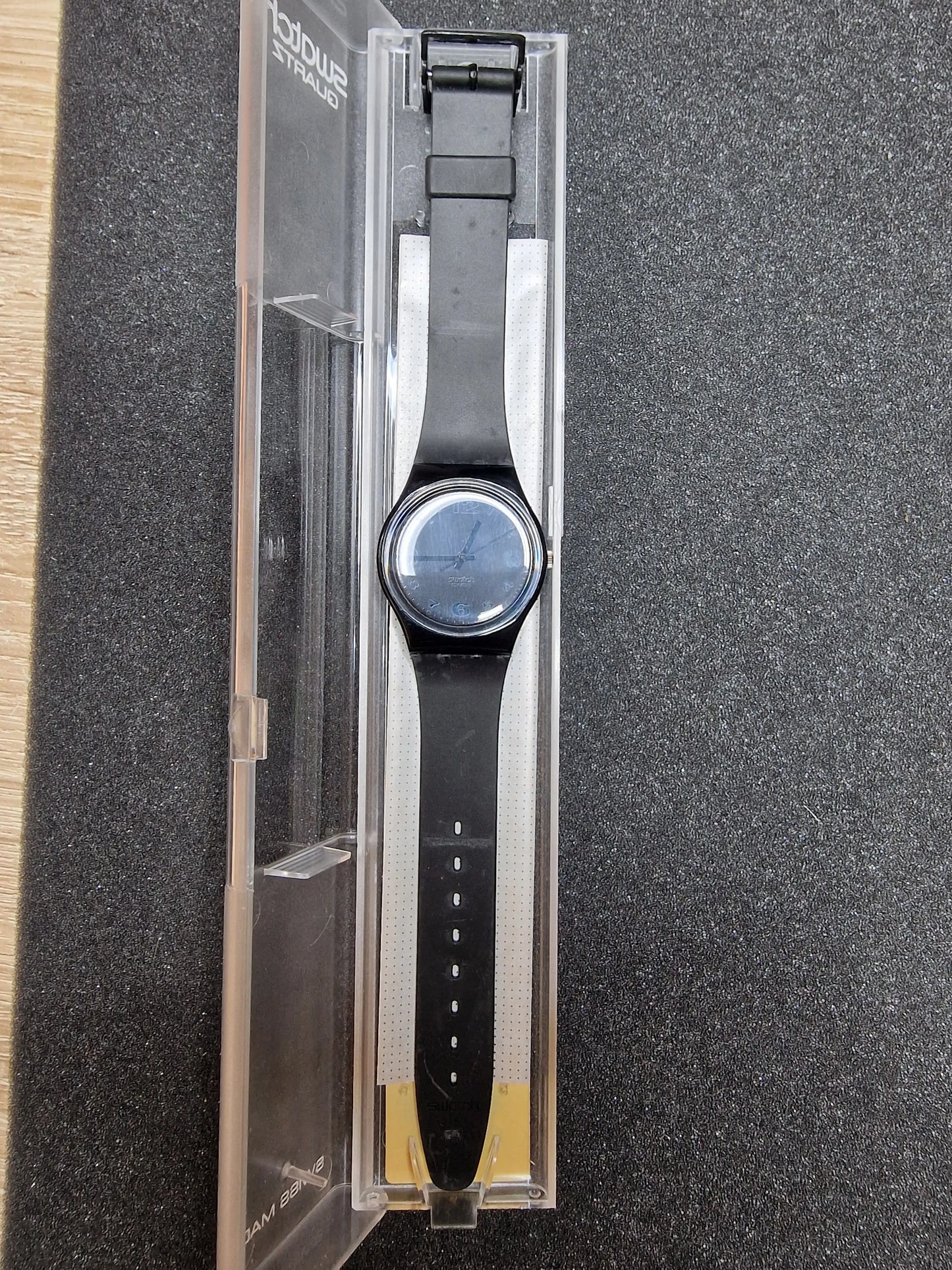 🖤 Swatch GB144 “After Dark” (1992) – Minimalist Black Elegance