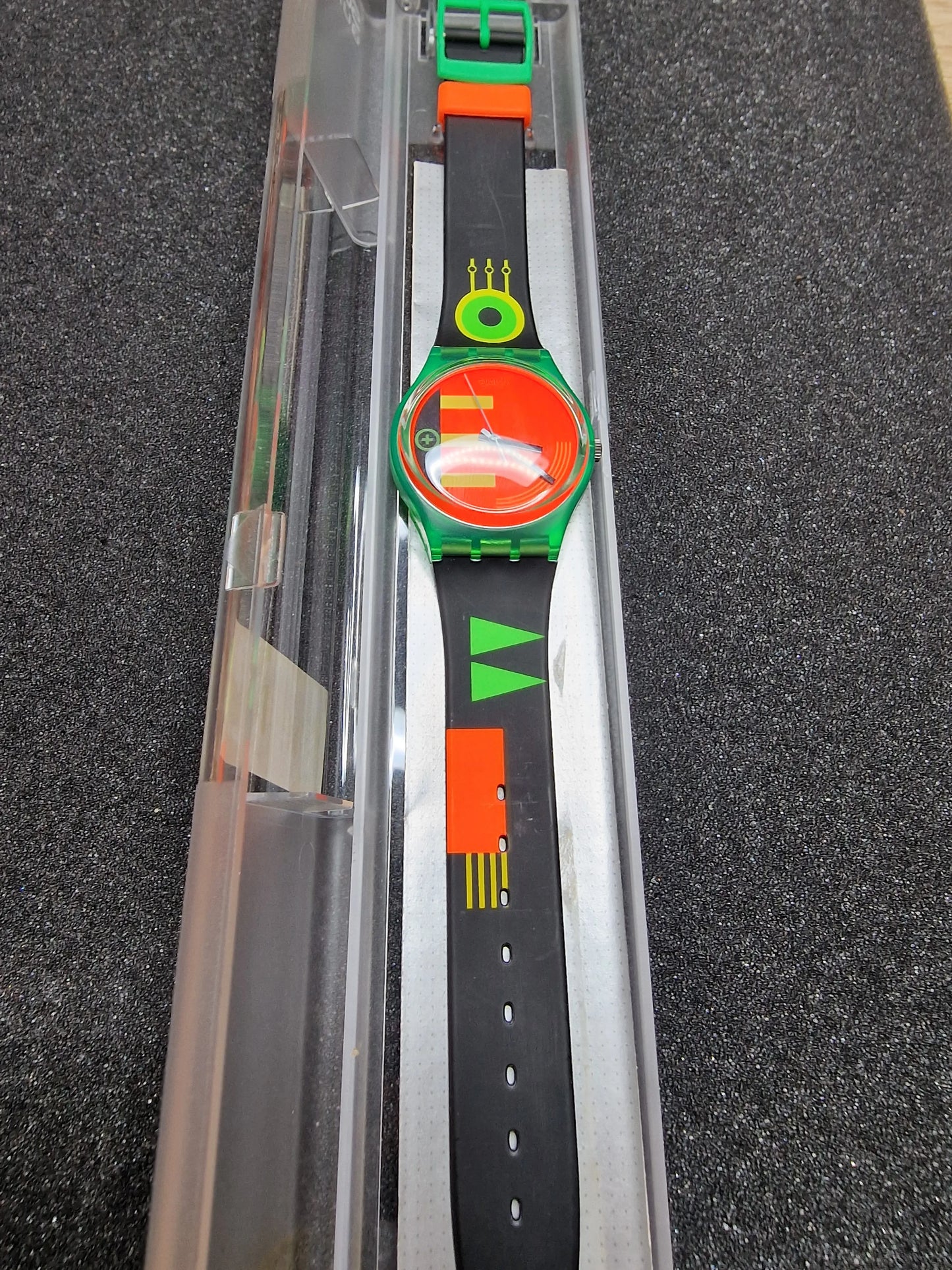 💚 Swatch GG106 “Neo Rider” (1988) – Techno Neon Classic