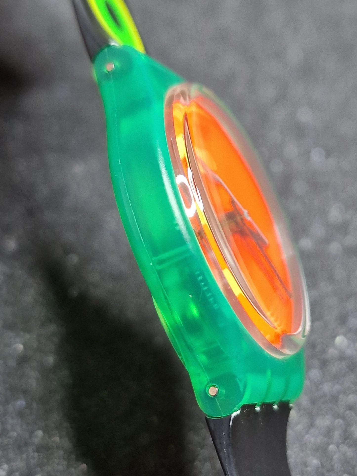 💚 Swatch GG106 “Neo Rider” (1988) – Techno Neon Classic