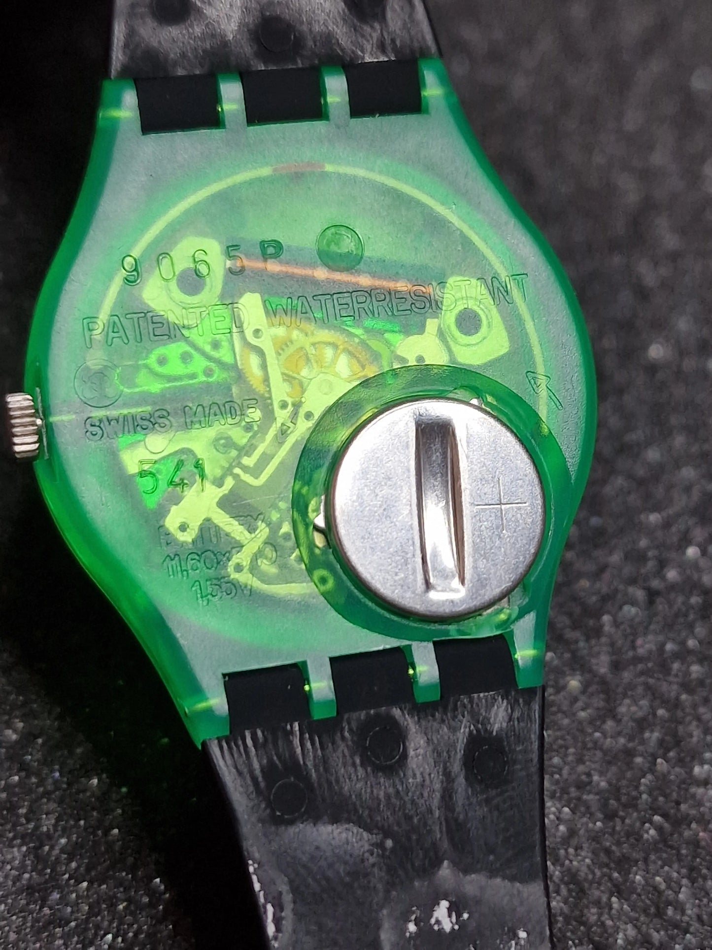 💚 Swatch GG106 “Neo Rider” (1988) – Techno Neon Classic