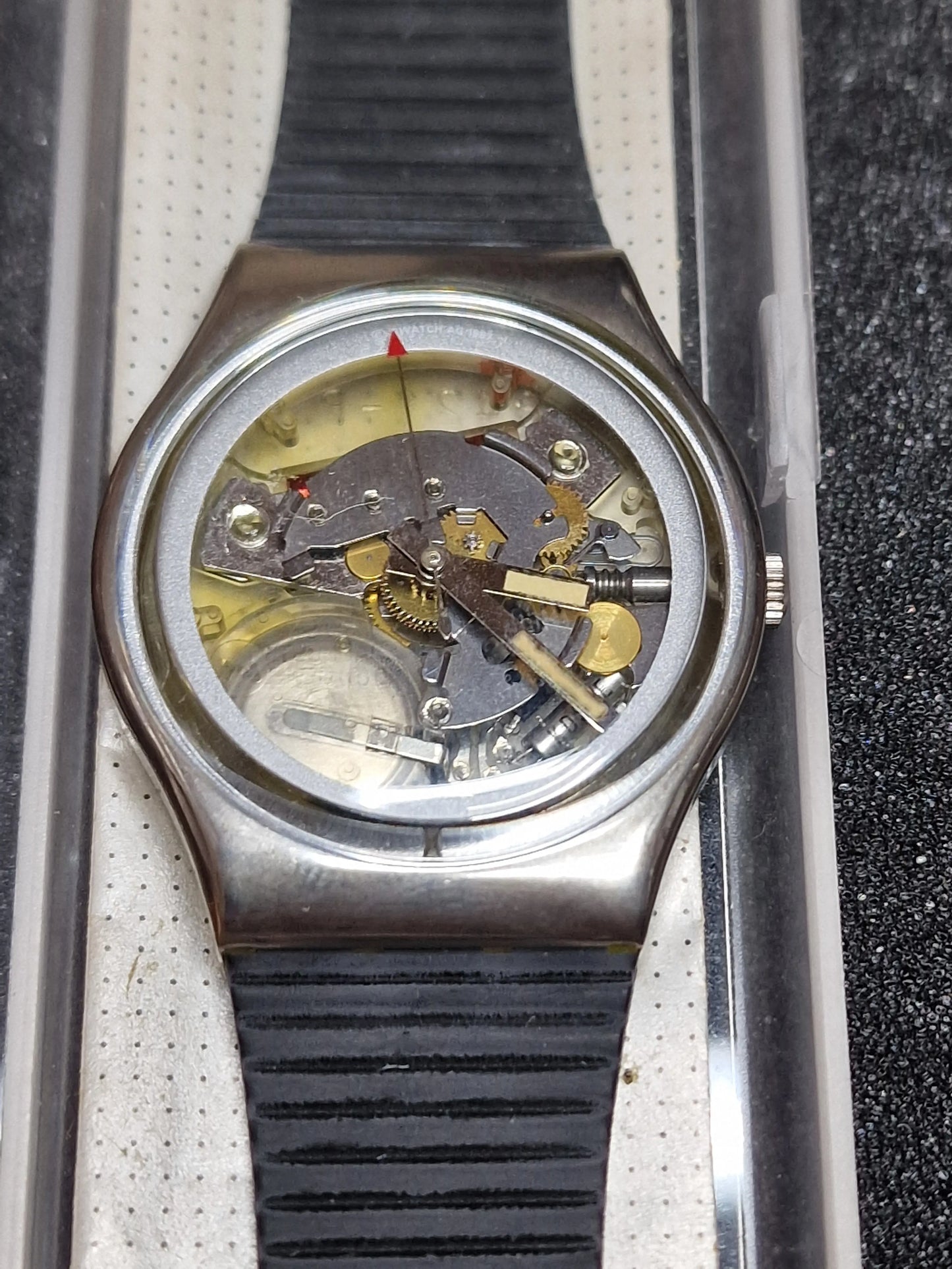 ⚙️ Swatch GX101 “Heartbreak” (1988) – Transparent Skeleton Classic