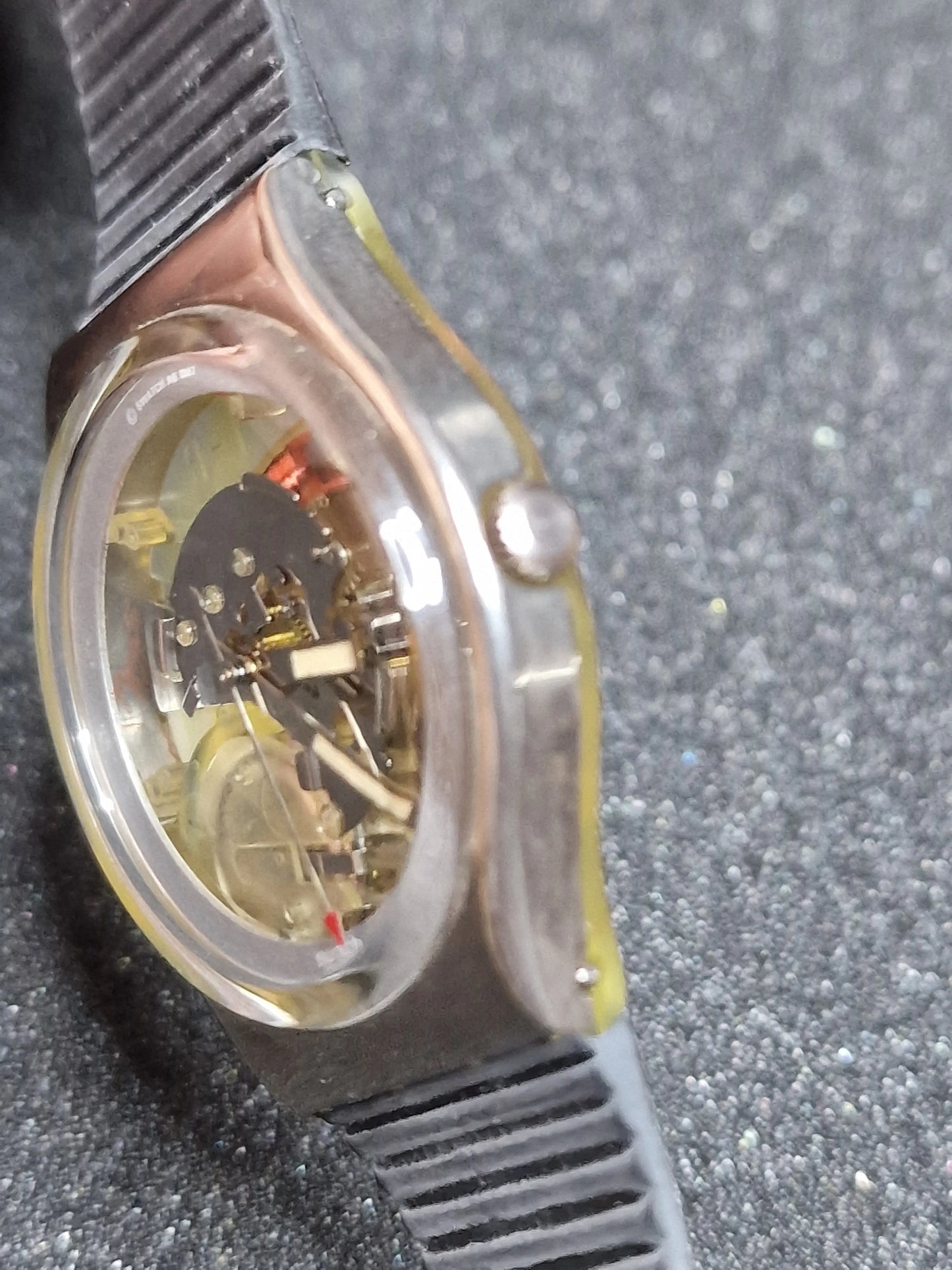 ⚙️ Swatch GX101 “Heartbreak” (1988) – Transparent Skeleton Classic