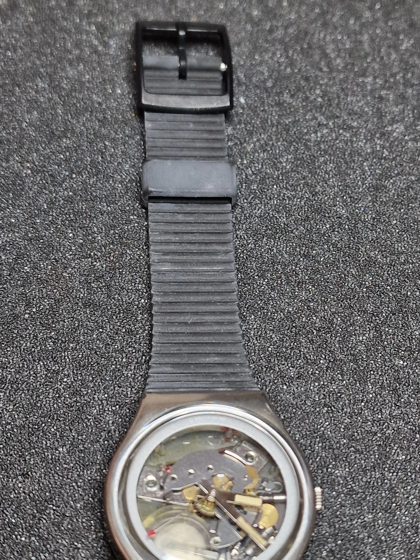 ⚙️ Swatch GX101 “Heartbreak” (1988) – Transparent Skeleton Classic