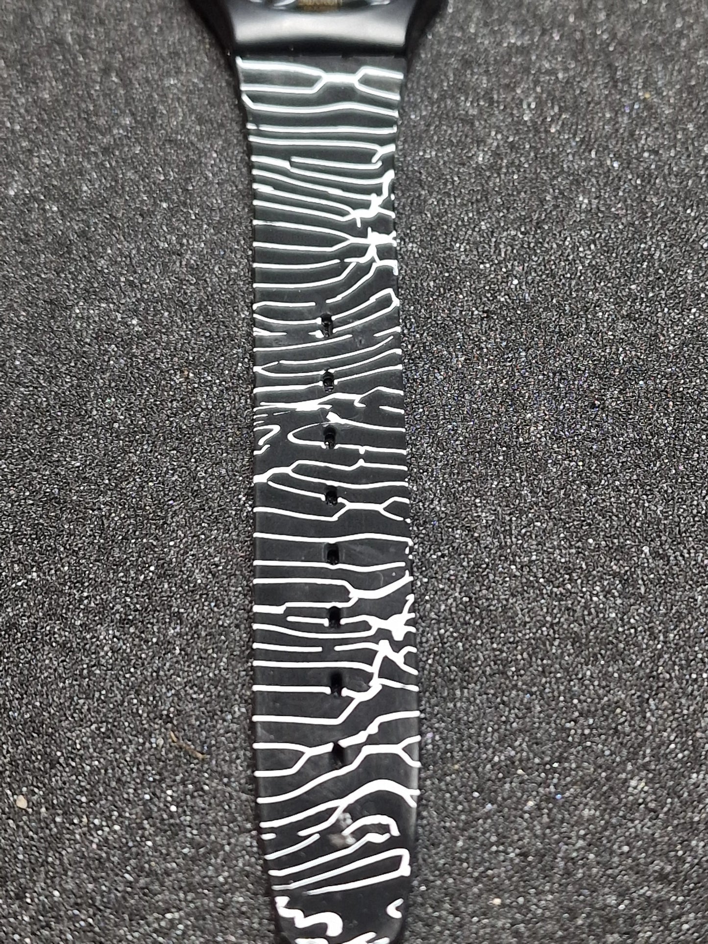 🖤 Swatch GB119 “Marmorata” (1987) – Marble Effect Classic