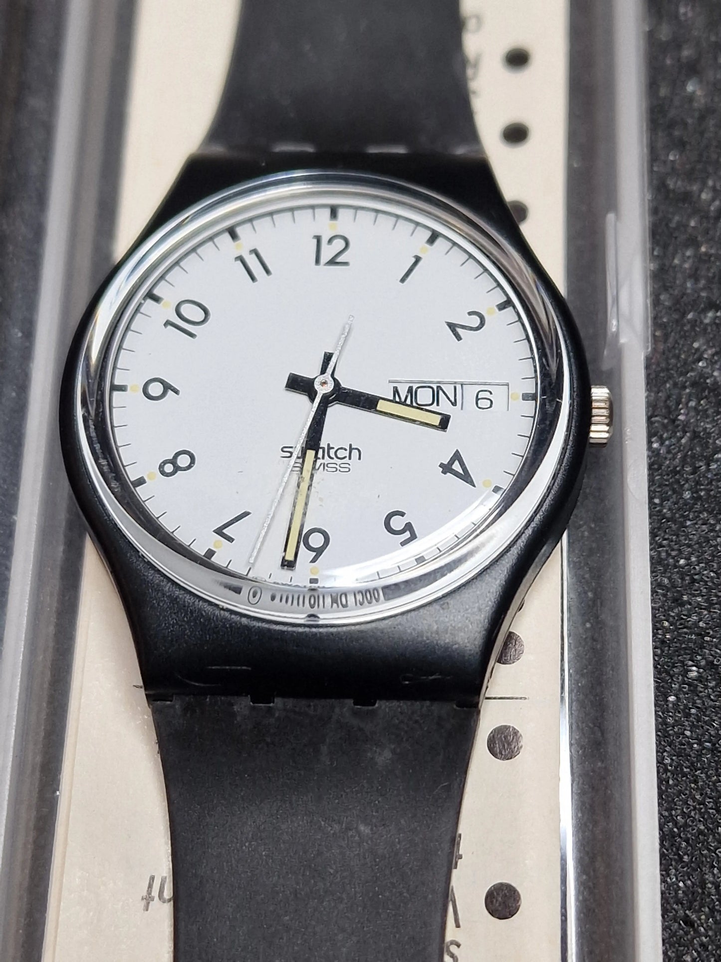 🕰️ Swatch GB725 “Classic” (1986) – Rare Early Day-Date Model