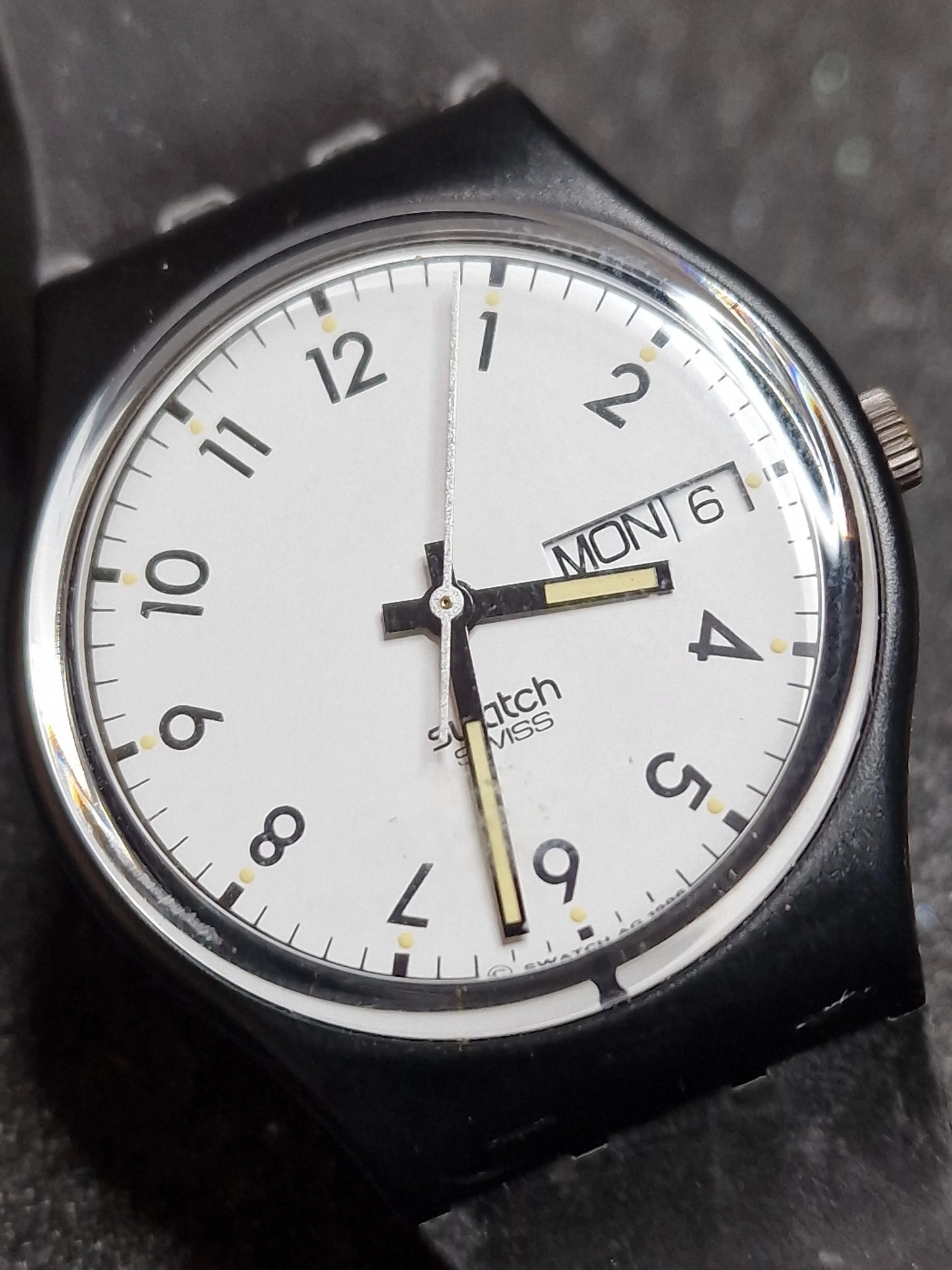🕰️ Swatch GB725 “Classic” (1986) – Rare Early Day-Date Model