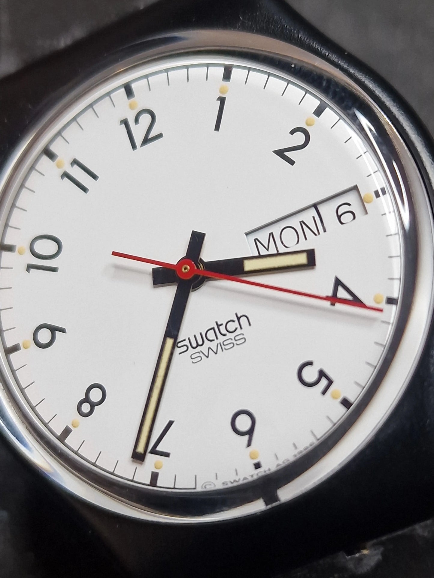 🕰️ Swatch GB709 “Classic Two” (1987) – Timeless Minimalism